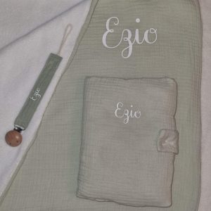 Lot couverture, protège carnet et attache tétine bébé